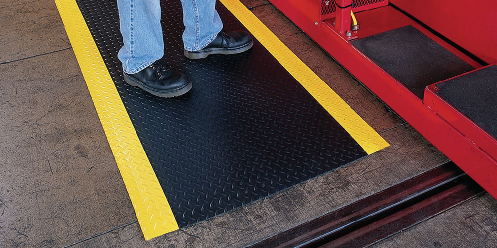 Diamond Dek Sponge HD  Industrial Rubber Anti-Fatigue Mats, Dock Bumpers,  Wheel Chocks